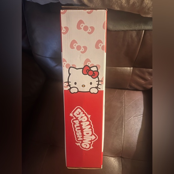 Hello Kitty Expanding plush! - Picture 3 of 4